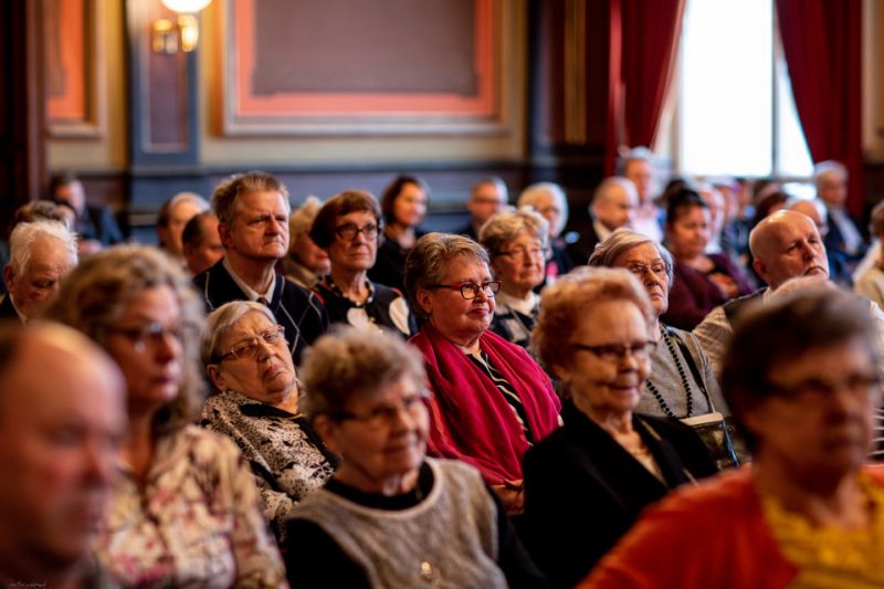 Raatihuone täyttyi lähes kokonaan.